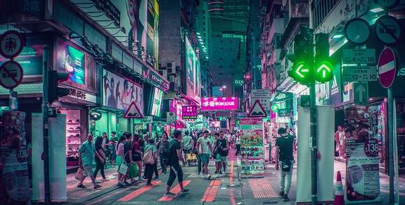 霓虹灯下的香港夜色 港产片里的浪漫与怀旧