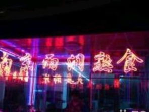流光溢彩 上海青浦区霓虹灯与喷绘招牌的艺术与商业之美